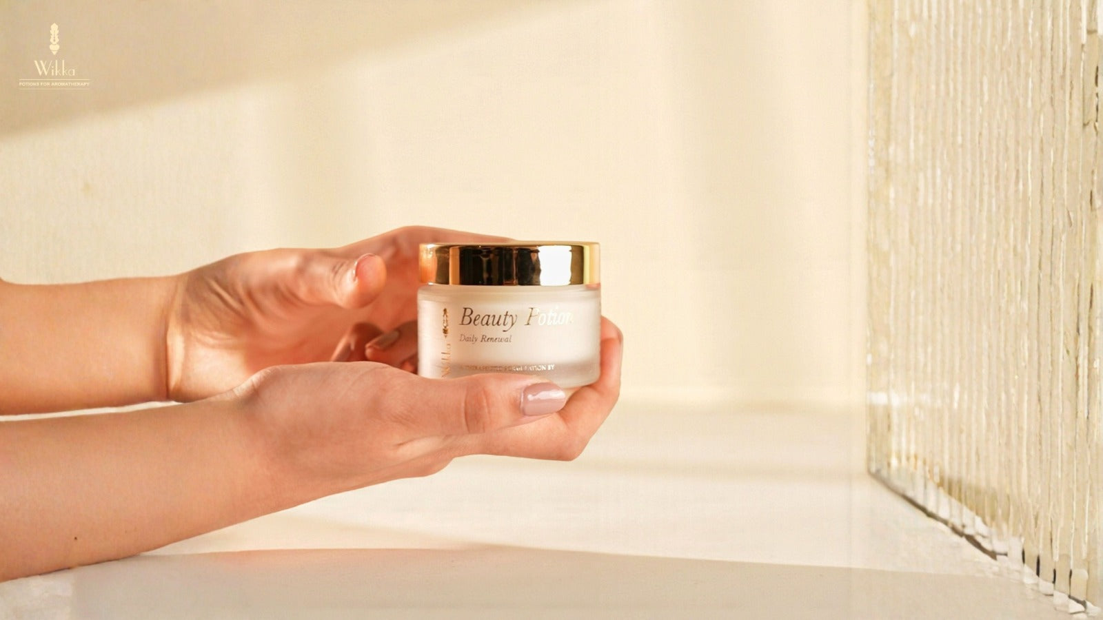 How to Choose the Right Lightweight Moisturizer for Indian Weather